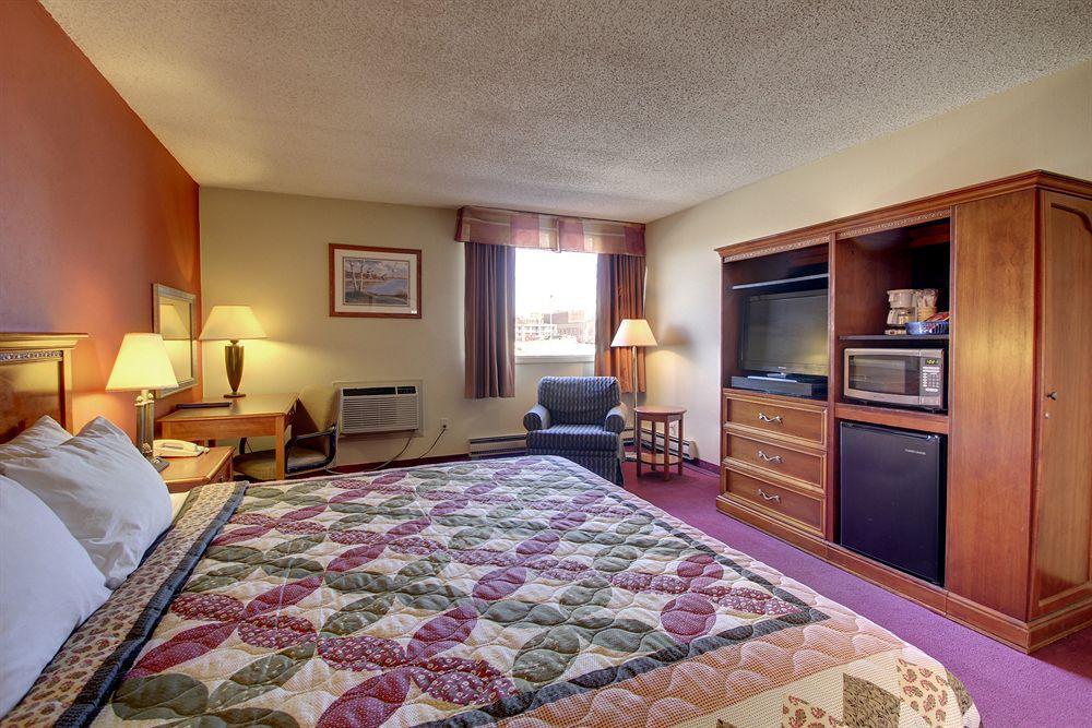 Eagle'S Nest Hotel & Conference Center Quincy Exterior photo