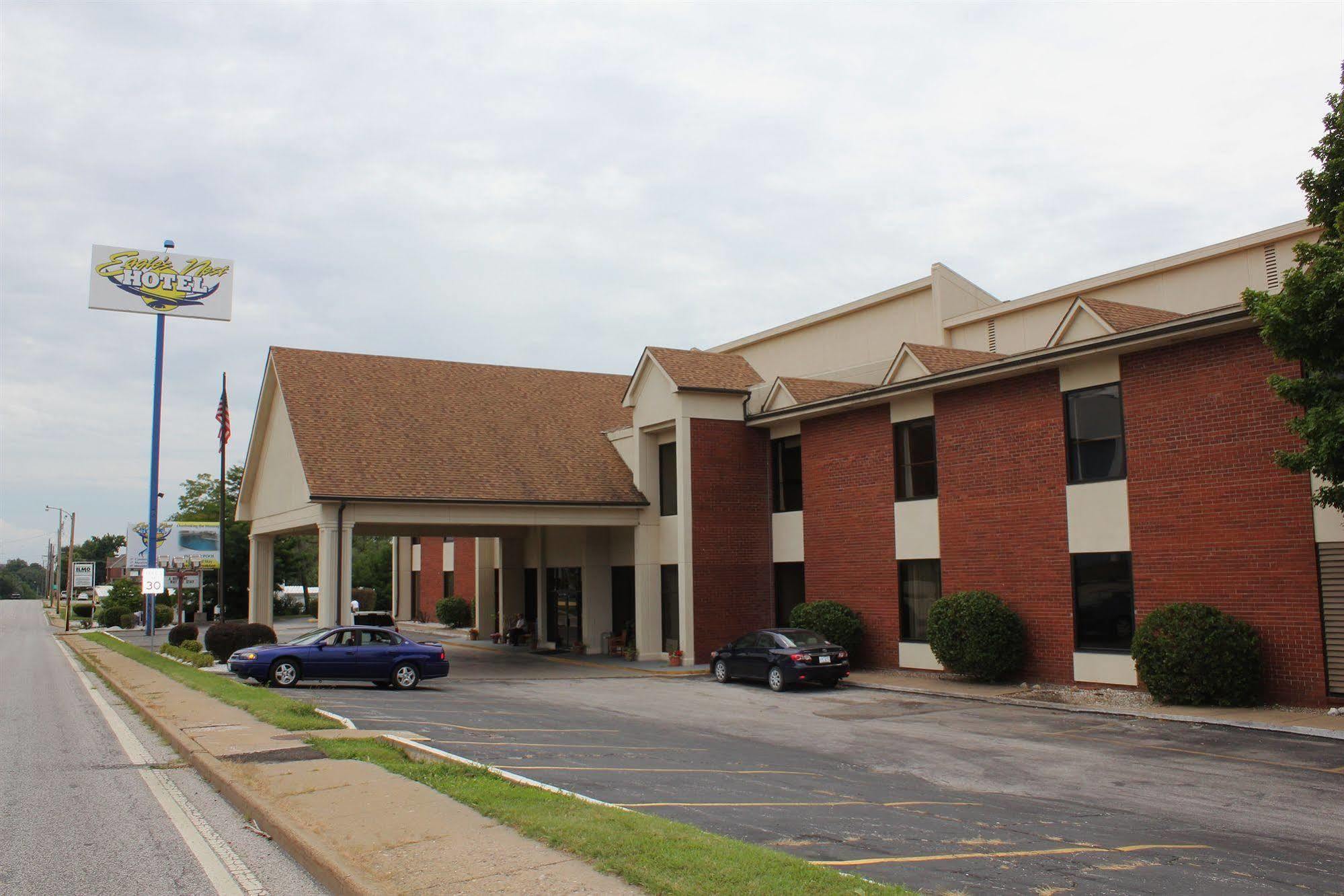 Eagle'S Nest Hotel & Conference Center Quincy Exterior photo